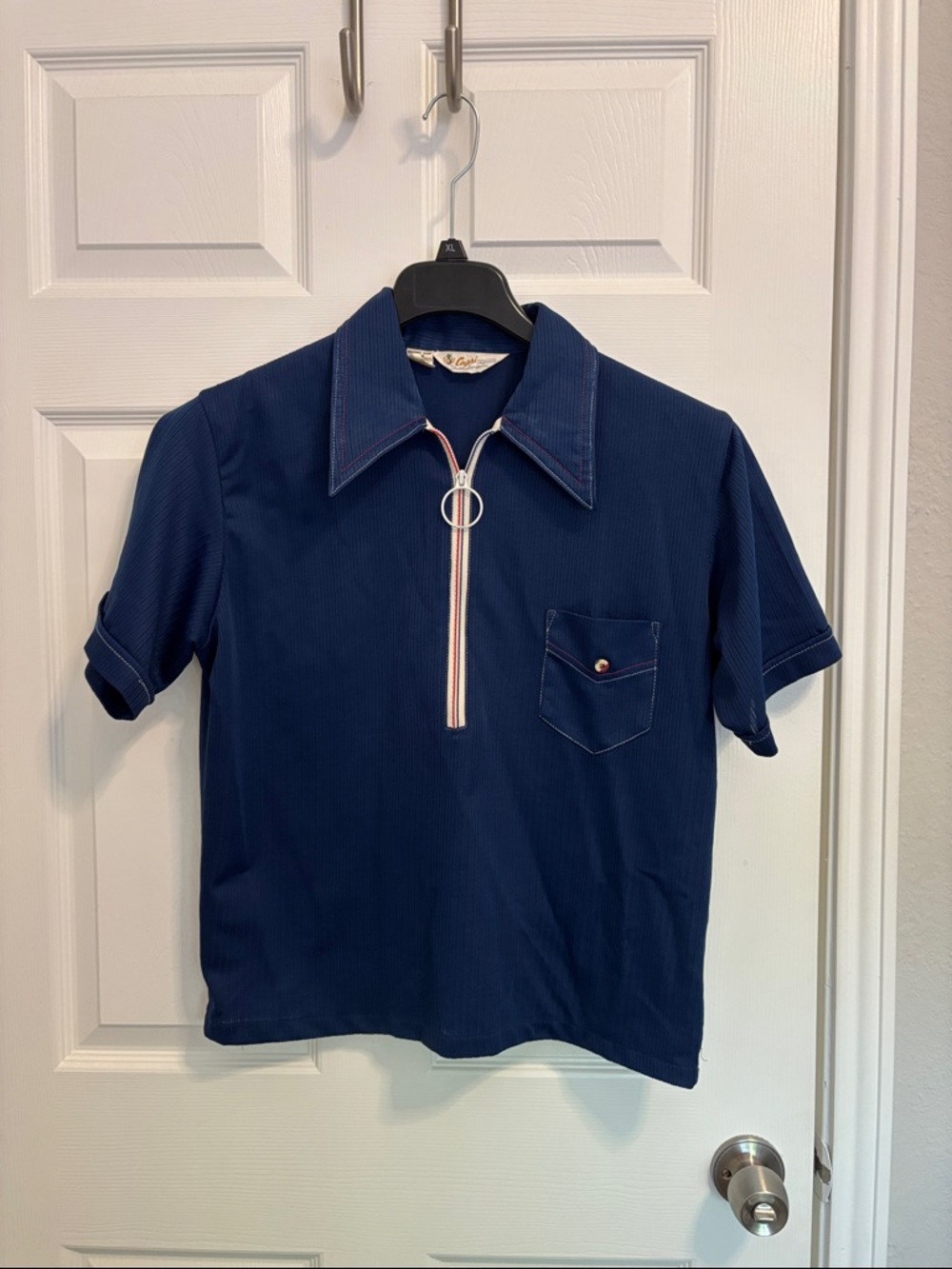 Vintage Men's Navy Short-Sleeve Zip Polo with Chest Pocket m32c